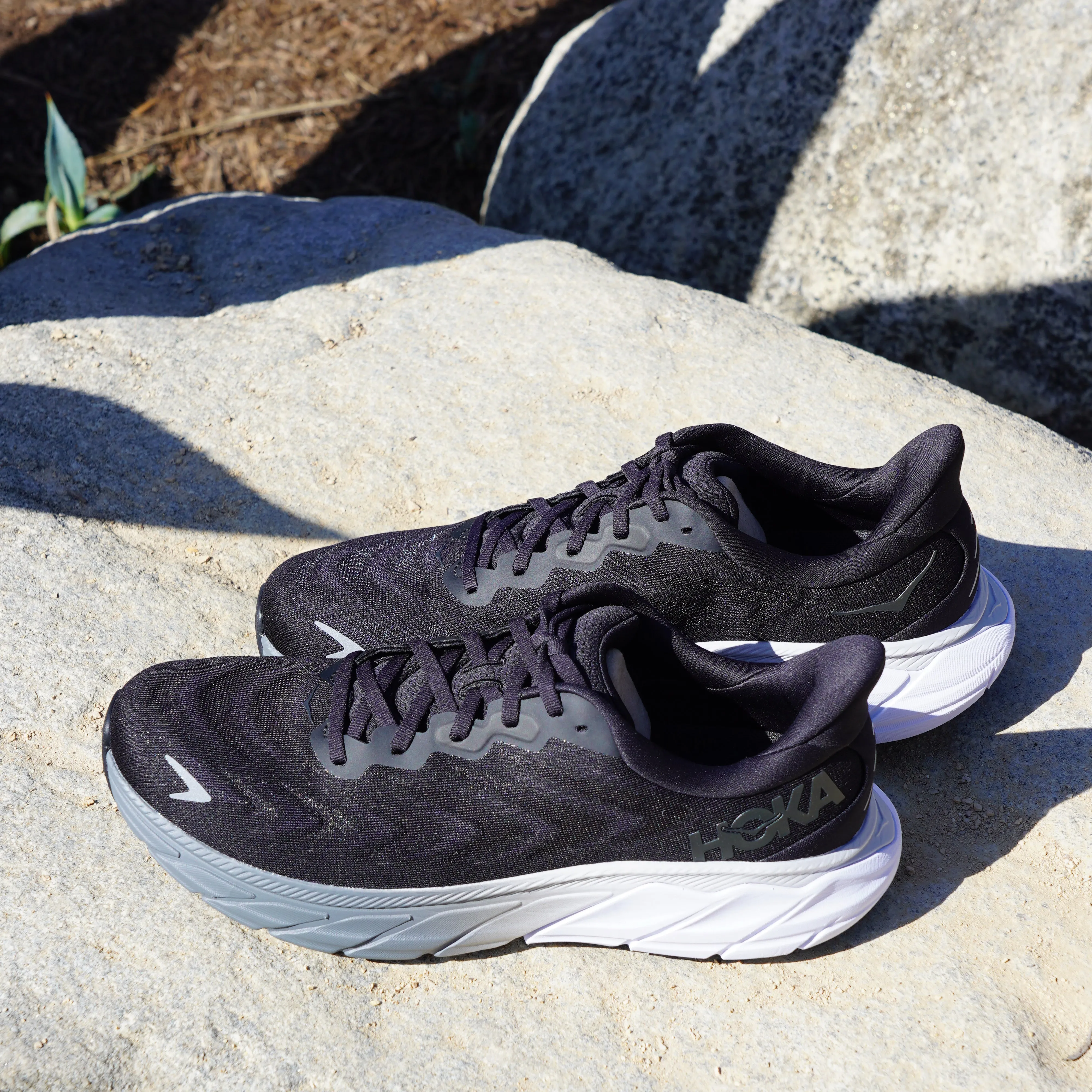 Hoka Men's Arahi 6, black/ white